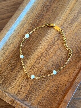 Dainty Women's 18K Gold & Pearl Bracelet Small Sized Everyday Casual